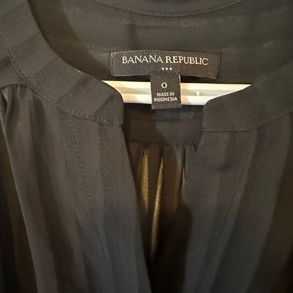 Sleeveless black dress - Picture 2 of 3